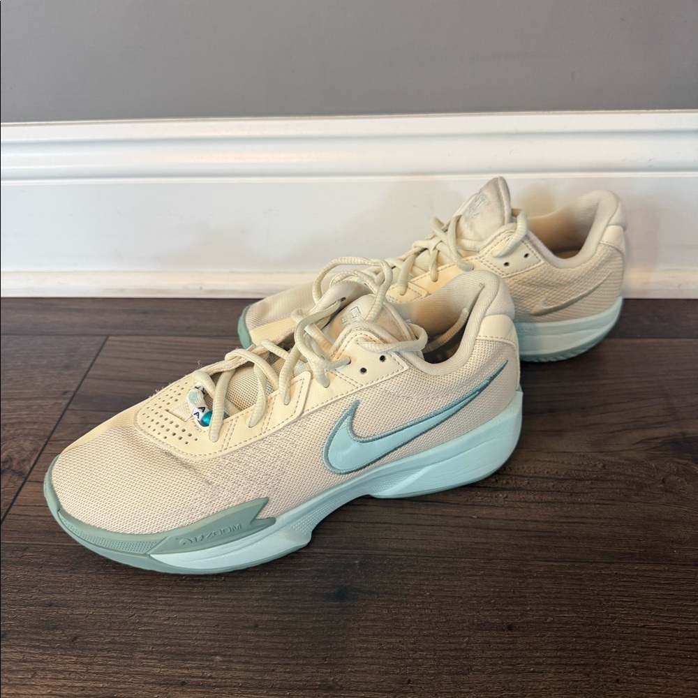 Nike GT cut basketball shoes size 8